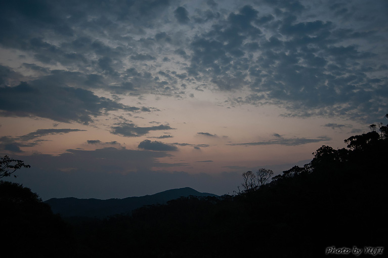 朝日 日の出 暁 朝焼け雲