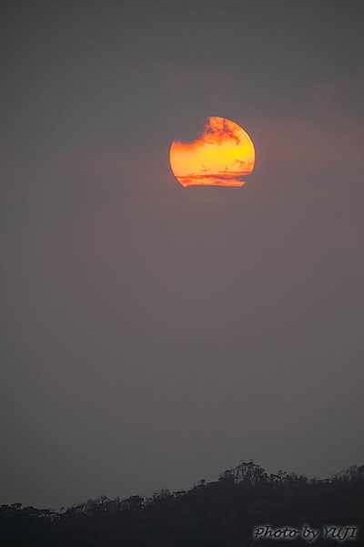 朝日 日の出 暁 朝焼け雲