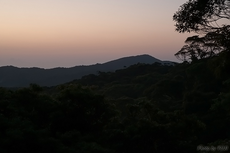 朝日 日の出 暁 朝焼け雲